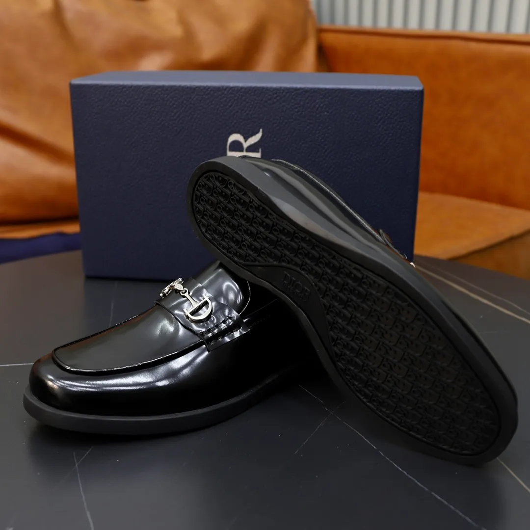 Ex-factory price: 540🙅‍♂️🙅‍♂️🙅‍♂️ Brand: Dior DIOR Standard code: Men's code 38/44 (45 can be customized) Grade: Same as the official website Material: Original cowhide stitching, cowhide lining, original TPU wear-resistant soft outsole Style categories: Leisure and sports version, footwear for driving, young fashion, European and American trends, British style Color: actual picture color